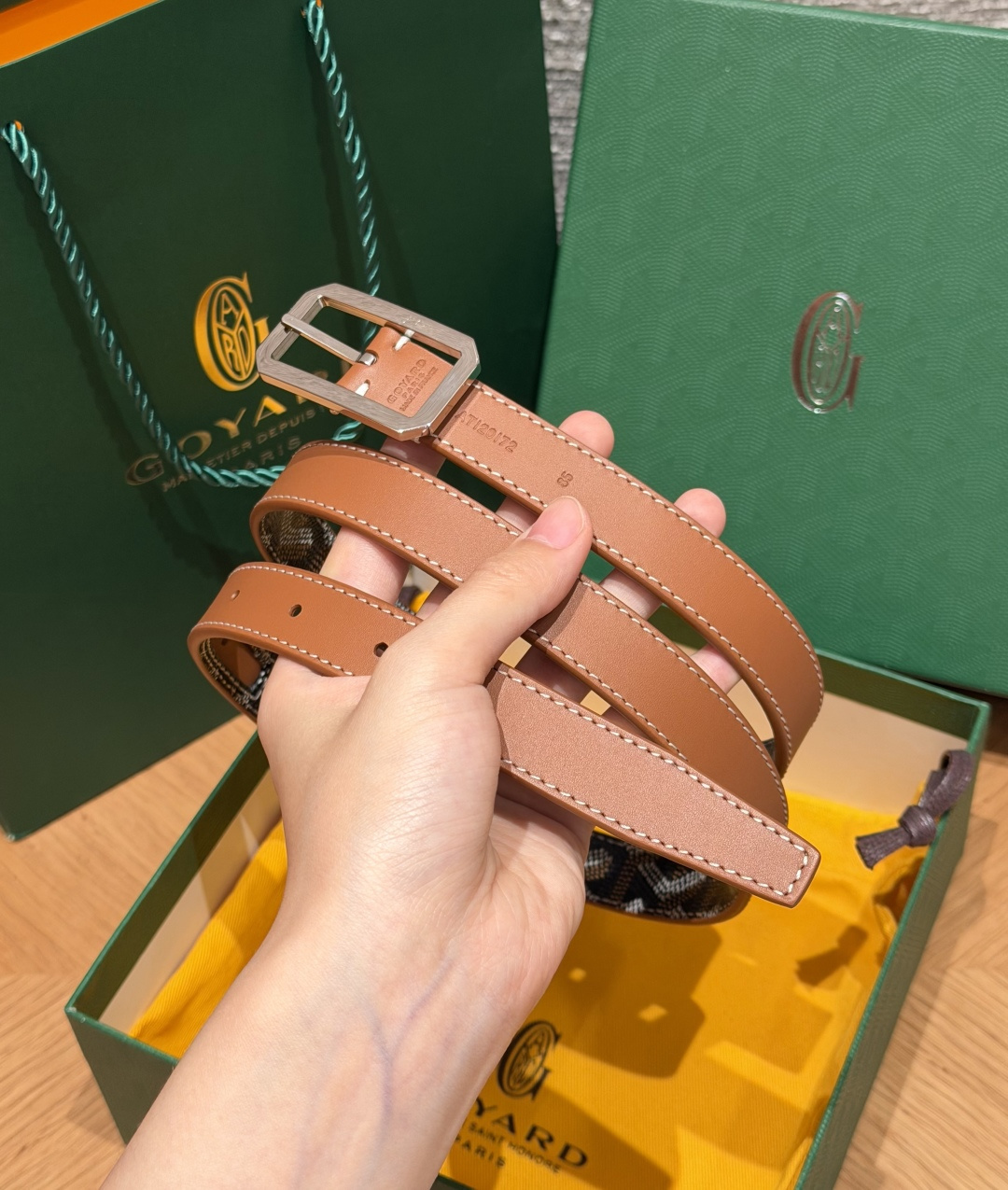 戈雅✨ FRÉGATE Belt 20mm 皮带 FRÉGATE 宽皮带非常适合职业风格搭配,还精心地点缀了多个匠心巧思 戈雅✨ FRÉGATE Belt 20mm 皮带 FRÉGATE 宽皮带非常适合职业风格搭配,还精心地点缀了多个匠心巧思