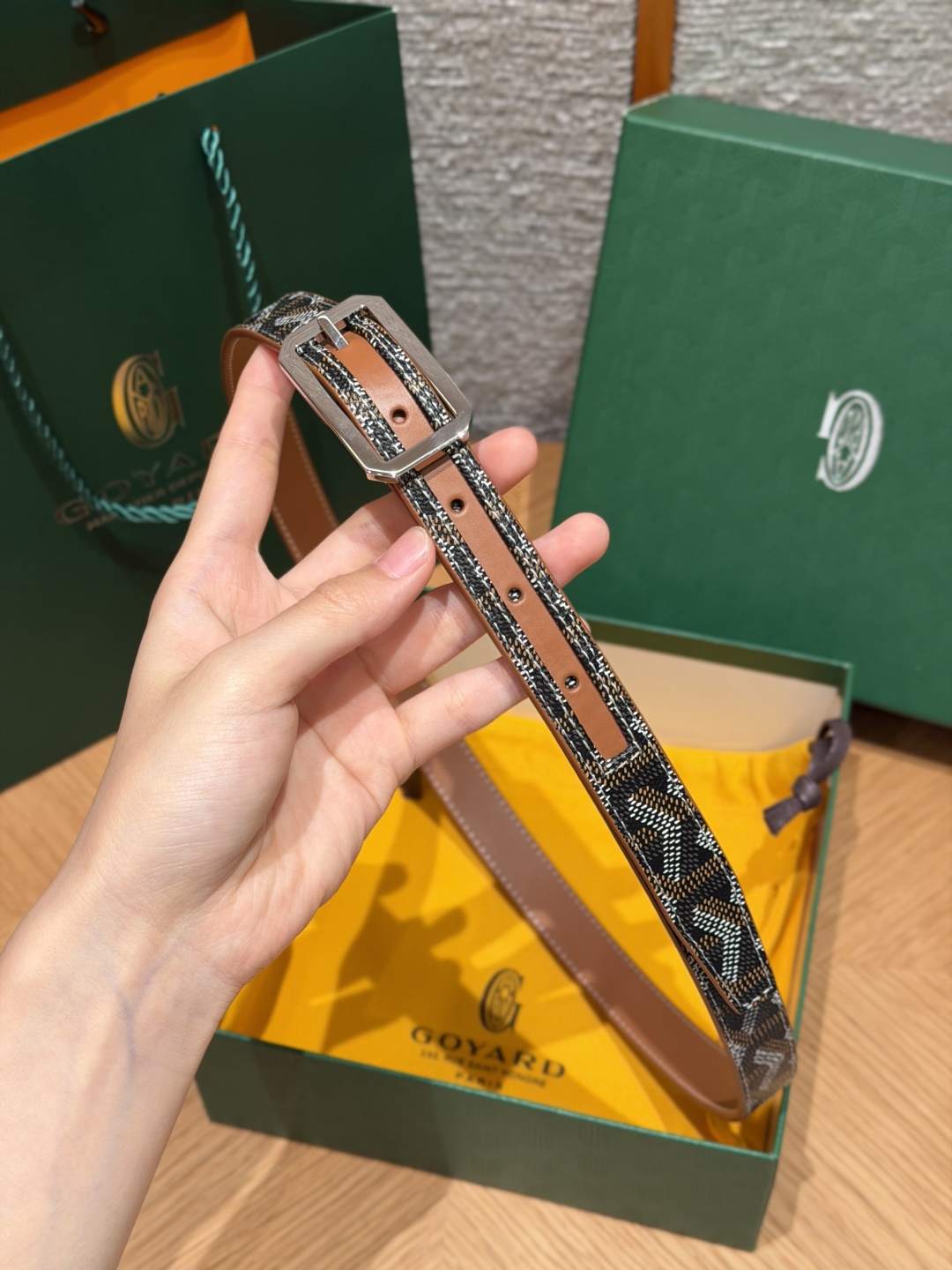 戈雅✨ FRÉGATE Belt 20mm 皮带 FRÉGATE 宽皮带非常适合职业风格搭配,还精心地点缀了多个匠心巧思 戈雅✨ FRÉGATE Belt 20mm 皮带 FRÉGATE 宽皮带非常适合职业风格搭配,还精心地点缀了多个匠心巧思