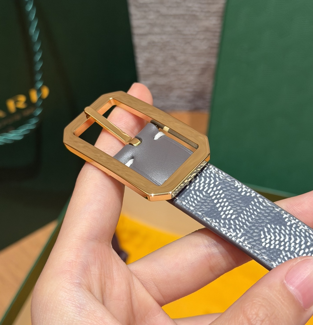 戈雅✨ FRÉGATE Belt 20mm 皮带 FRÉGATE 宽皮带非常适合职业风格搭配，还精心地点缀了多个匠心巧思