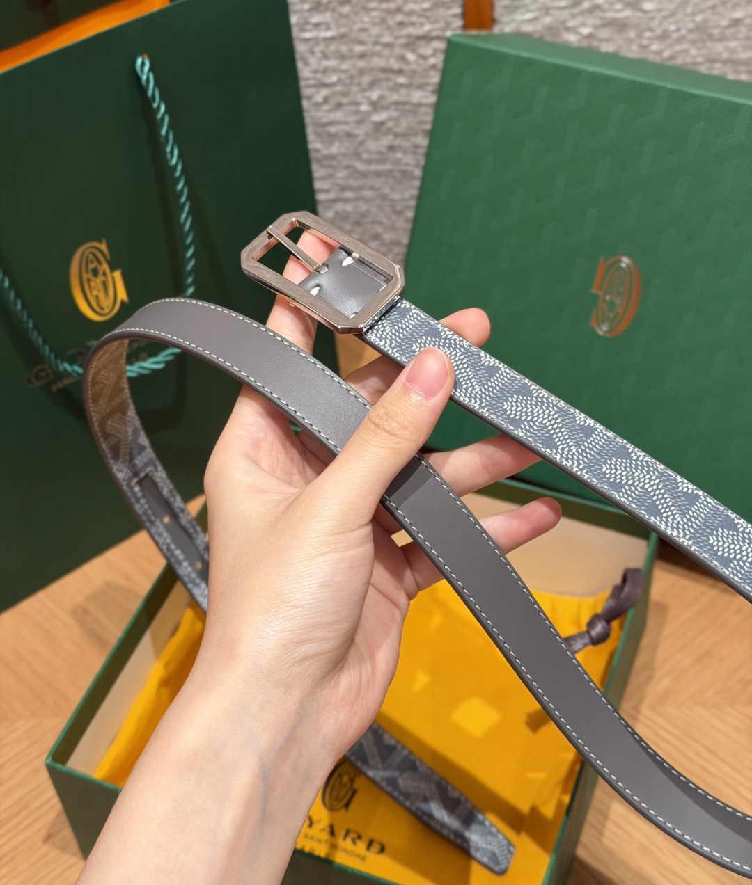 戈雅✨ FRÉGATE Belt 20mm 皮带 FRÉGATE 宽皮带非常适合职业风格搭配,还精心地点缀了多个匠心巧思 戈雅✨ FRÉGATE Belt 20mm 皮带 FRÉGATE 宽皮带非常适合职业风格搭配,还精心地点缀了多个匠心巧思