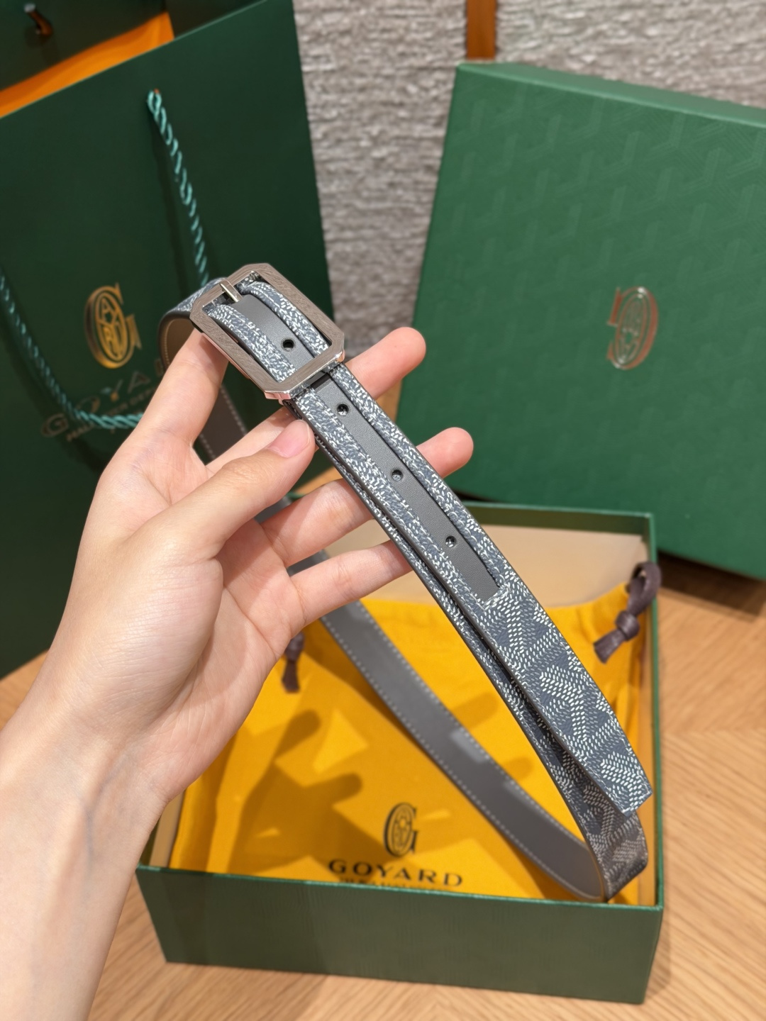 戈雅✨ FRÉGATE Belt 20mm 皮带 FRÉGATE 宽皮带非常适合职业风格搭配,还精心地点缀了多个匠心巧思 戈雅✨ FRÉGATE Belt 20mm 皮带 FRÉGATE 宽皮带非常适合职业风格搭配,还精心地点缀了多个匠心巧思