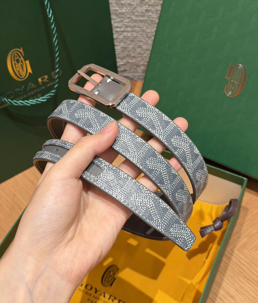 戈雅✨ FRÉGATE Belt 20mm 皮带 FRÉGATE 宽皮带非常适合职业风格搭配,还精心地点缀了多个匠心巧思 戈雅✨ FRÉGATE Belt 20mm 皮带 FRÉGATE 宽皮带非常适合职业风格搭配,还精心地点缀了多个匠心巧思