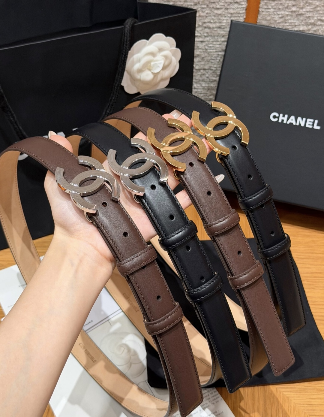 🤩集合对比图 香家✨ Leather Belt 25mm 皮质腰带 经典双C扣单层小牛皮腰带。小牛皮与金属。外侧光面小牛 🤩集合对比图 香家✨ Leather Belt 25mm 皮质腰带 经典双C扣单层小牛皮腰带。小牛皮与金属。外侧光面小牛