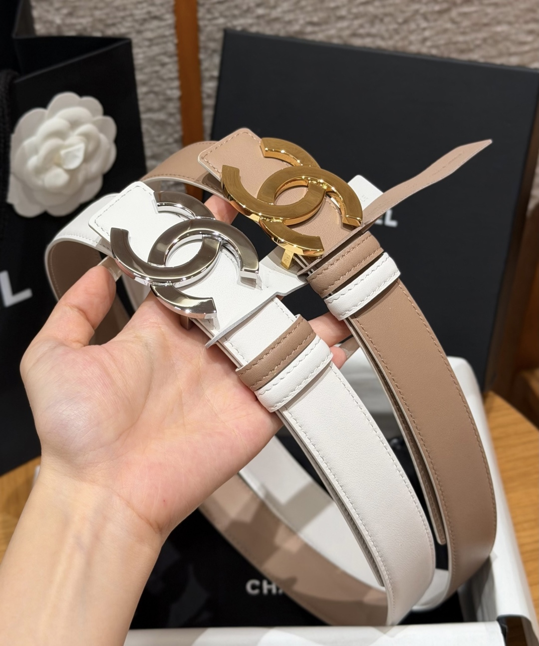 -香家✨ Leather Belt 30mm 皮质腰带 双面小牛皮腰带,经典双C带扣设计。小牛皮与金属。两种配色随心切换 -香家✨ Leather Belt 30mm 皮质腰带 双面小牛皮腰带,经典双C带扣设计。小牛皮与金属。两种配色随心切换