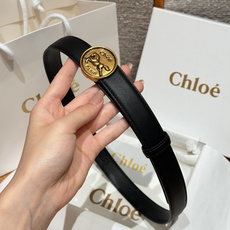 克洛伊✨ HORSE MEDAL Belt 25mm腰带 这款皮革腰带采用小牛皮制成。所用皮革经过精挑细选。经典圆形金属 克洛伊✨ HORSE MEDAL Belt 25mm腰带 这款皮革腰带采用小牛皮制成。所用皮革经过精挑细选。经典圆形金属