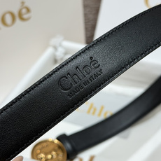 克洛伊✨ HORSE MEDAL Belt 25mm腰带 这款皮革腰带采用小牛皮制成。所用皮革经过精挑细选。经典圆形金属 克洛伊✨ HORSE MEDAL Belt 25mm腰带 这款皮革腰带采用小牛皮制成。所用皮革经过精挑细选。经典圆形金属