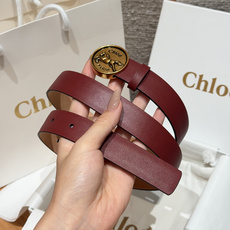 克洛伊✨ HORSE MEDAL Belt 25mm腰带 这款皮革腰带采用小牛皮制成。所用皮革经过精挑细选。经典圆形金属 克洛伊✨ HORSE MEDAL Belt 25mm腰带 这款皮革腰带采用小牛皮制成。所用皮革经过精挑细选。经典圆形金属