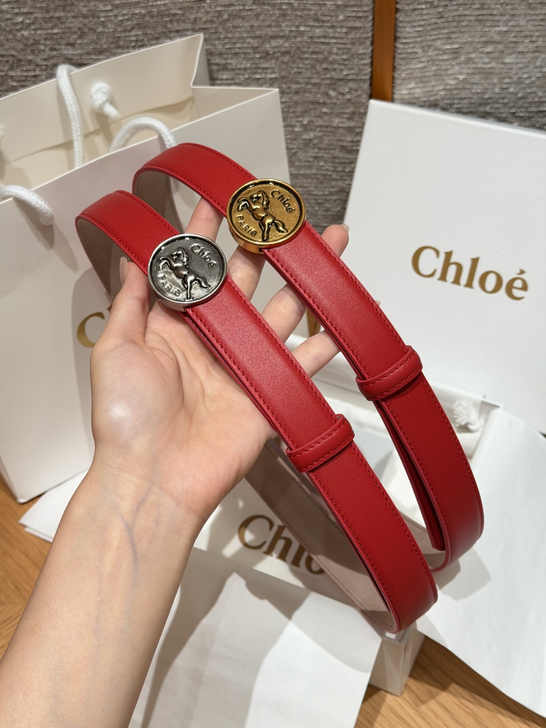 ❤️集合对比图 克洛伊✨ HORSE MEDAL Belt 25mm腰带 这款皮革腰带采用小牛皮制成。所用皮革经过精挑细 ❤️集合对比图 克洛伊✨ HORSE MEDAL Belt 25mm腰带 这款皮革腰带采用小牛皮制成。所用皮革经过精挑细