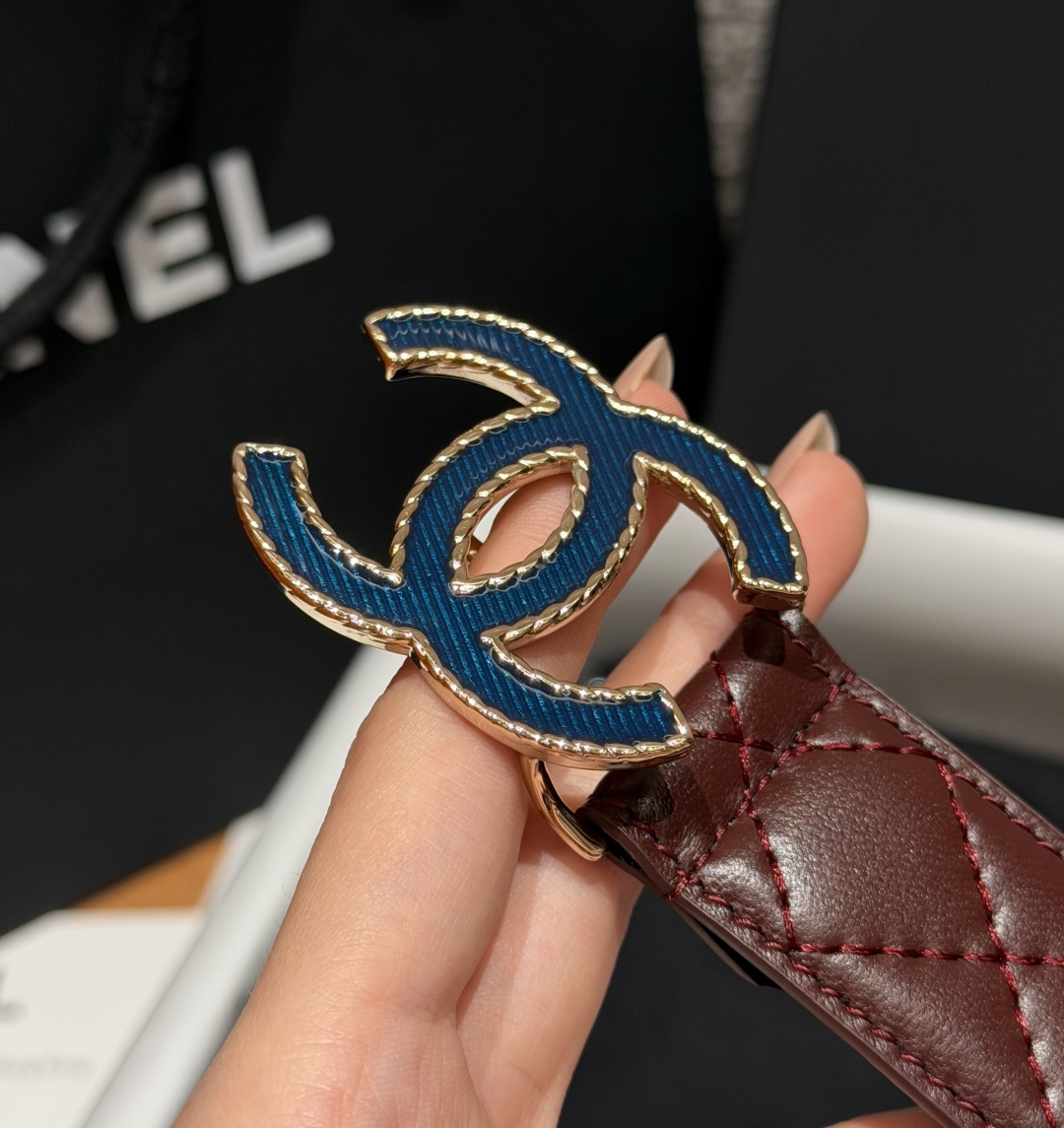 香家✨ Leather Belt 30mm皮质腰带 进口胎羊皮与金属。热门菱格绗缝小牛皮，标志性双C扣，裙装裤装都适配。