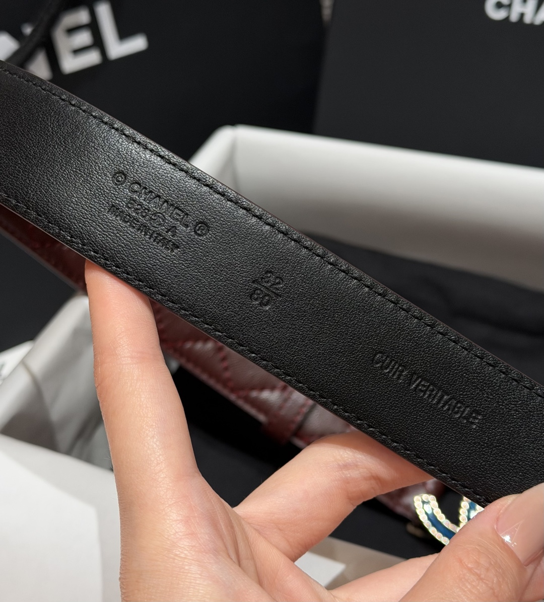 香家✨ Leather Belt 30mm皮质腰带 进口胎羊皮与金属。热门菱格绗缝小牛皮，标志性双C扣，裙装裤装都适配。