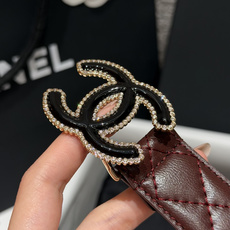 香家✨ Leather Belt 30mm皮质腰带 进口胎羊皮与金属。热门菱格绗缝小牛皮,标志性双C扣,裙装裤装都适配。 香家✨ Leather Belt 30mm皮质腰带 进口胎羊皮与金属。热门菱格绗缝小牛皮,标志性双C扣,裙装裤装都适配。