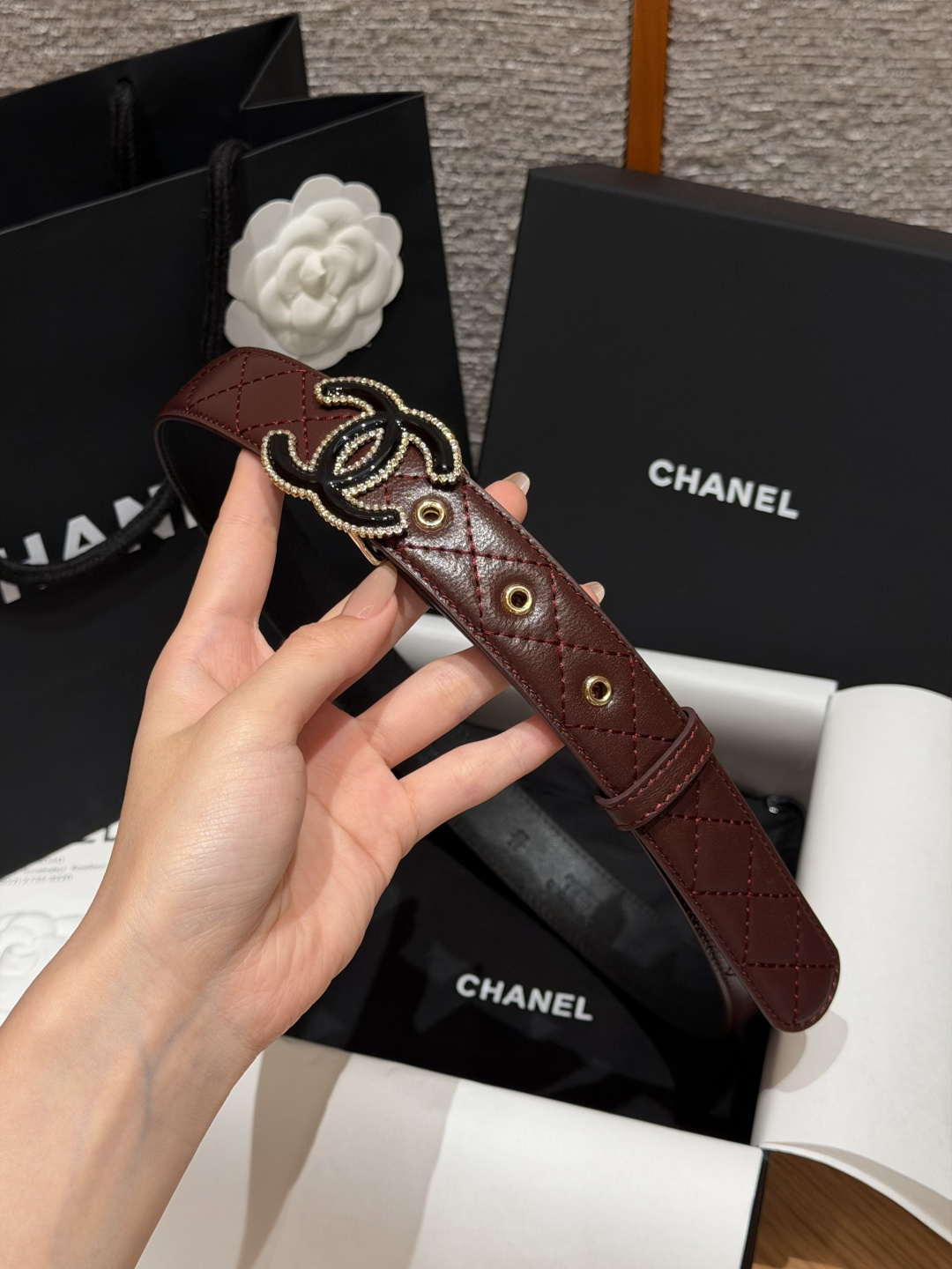 香家✨ Leather Belt 30mm皮质腰带 进口胎羊皮与金属。热门菱格绗缝小牛皮,标志性双C扣,裙装裤装都适配。 香家✨ Leather Belt 30mm皮质腰带 进口胎羊皮与金属。热门菱格绗缝小牛皮,标志性双C扣,裙装裤装都适配。