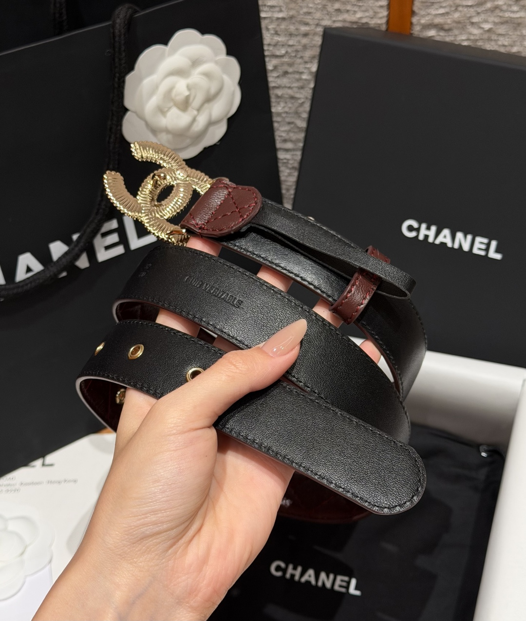 香家✨ Leather Belt 30mm皮质腰带 进口胎羊皮与金属。热门菱格绗缝小牛皮,标志性双C扣,裙装裤装都适配。 香家✨ Leather Belt 30mm皮质腰带 进口胎羊皮与金属。热门菱格绗缝小牛皮,标志性双C扣,裙装裤装都适配。
