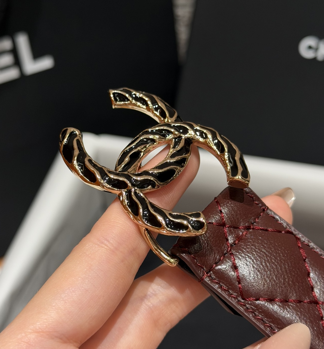 香家✨ Leather Belt 30mm皮质腰带 进口胎羊皮与金属。热门菱格绗缝小牛皮，标志性双C扣，裙装裤装都适配。