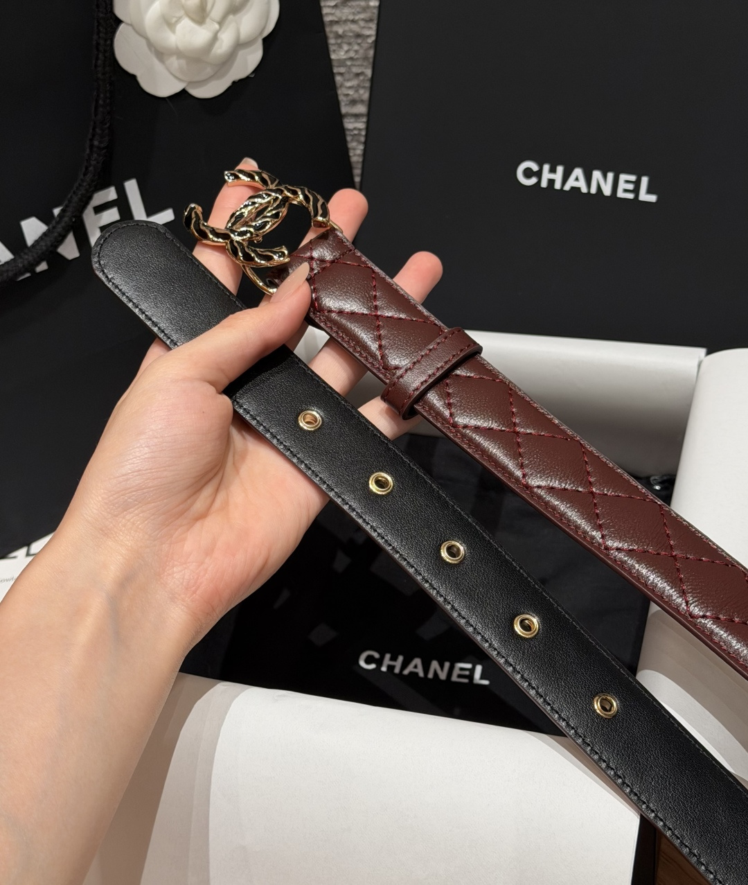香家✨ Leather Belt 30mm皮质腰带 进口胎羊皮与金属。热门菱格绗缝小牛皮，标志性双C扣，裙装裤装都适配。