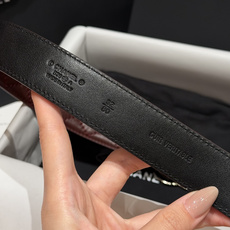 香家✨ Leather Belt 30mm皮质腰带 进口胎羊皮与金属。热门菱格绗缝小牛皮,标志性双C扣,裙装裤装都适配。 香家✨ Leather Belt 30mm皮质腰带 进口胎羊皮与金属。热门菱格绗缝小牛皮,标志性双C扣,裙装裤装都适配。
