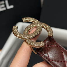 香家✨ Leather Belt 30mm皮质腰带 进口胎羊皮与金属。热门菱格绗缝小牛皮,标志性双C扣,裙装裤装都适配。 香家✨ Leather Belt 30mm皮质腰带 进口胎羊皮与金属。热门菱格绗缝小牛皮,标志性双C扣,裙装裤装都适配。