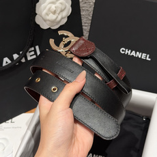 香家✨ Leather Belt 30mm皮质腰带 进口胎羊皮与金属。热门菱格绗缝小牛皮,标志性双C扣,裙装裤装都适配。 香家✨ Leather Belt 30mm皮质腰带 进口胎羊皮与金属。热门菱格绗缝小牛皮,标志性双C扣,裙装裤装都适配。