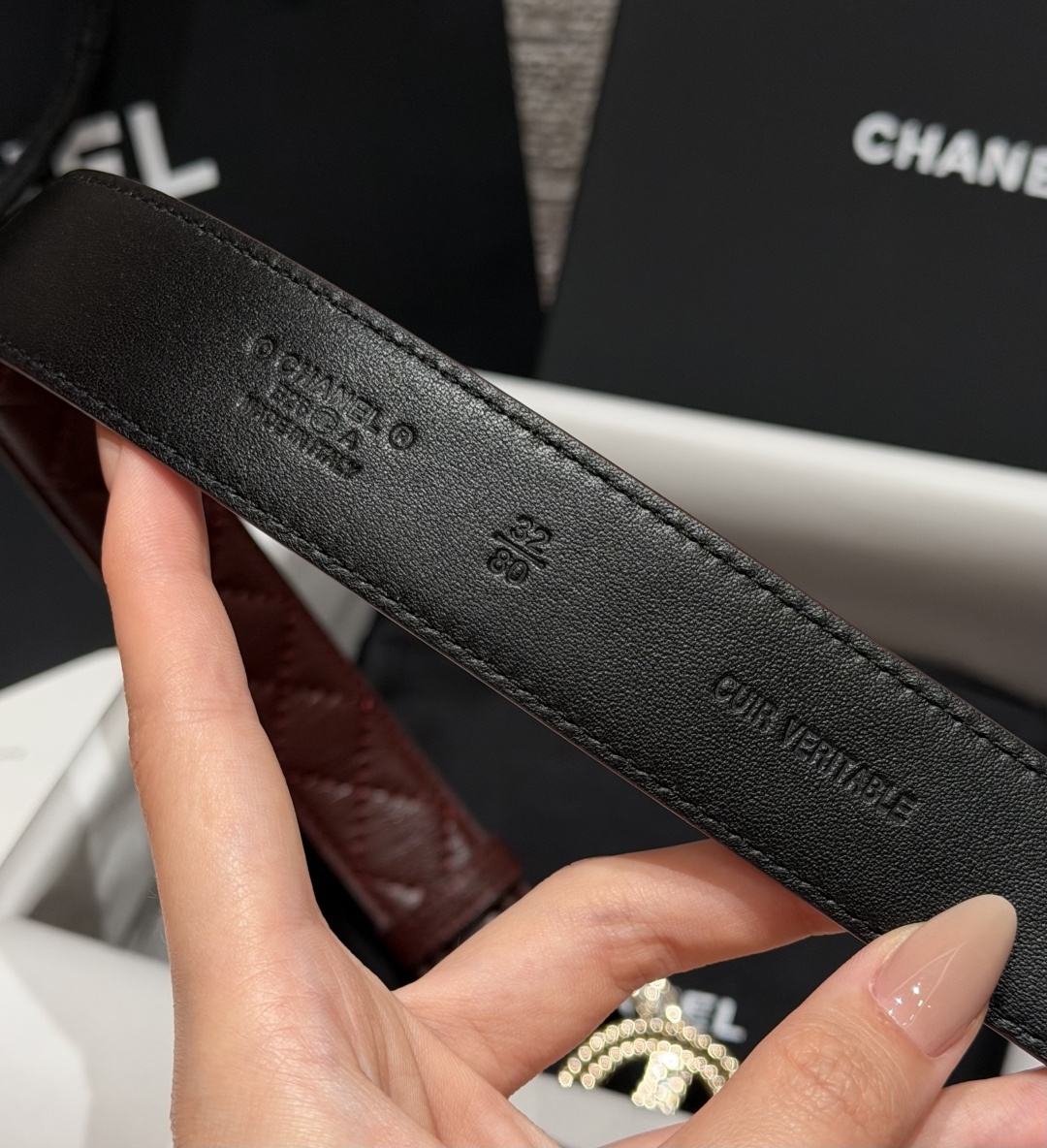 香家✨ Leather Belt 30mm皮质腰带 进口胎羊皮与金属。热门菱格绗缝小牛皮,标志性双C扣,裙装裤装都适配。 香家✨ Leather Belt 30mm皮质腰带 进口胎羊皮与金属。热门菱格绗缝小牛皮,标志性双C扣,裙装裤装都适配。