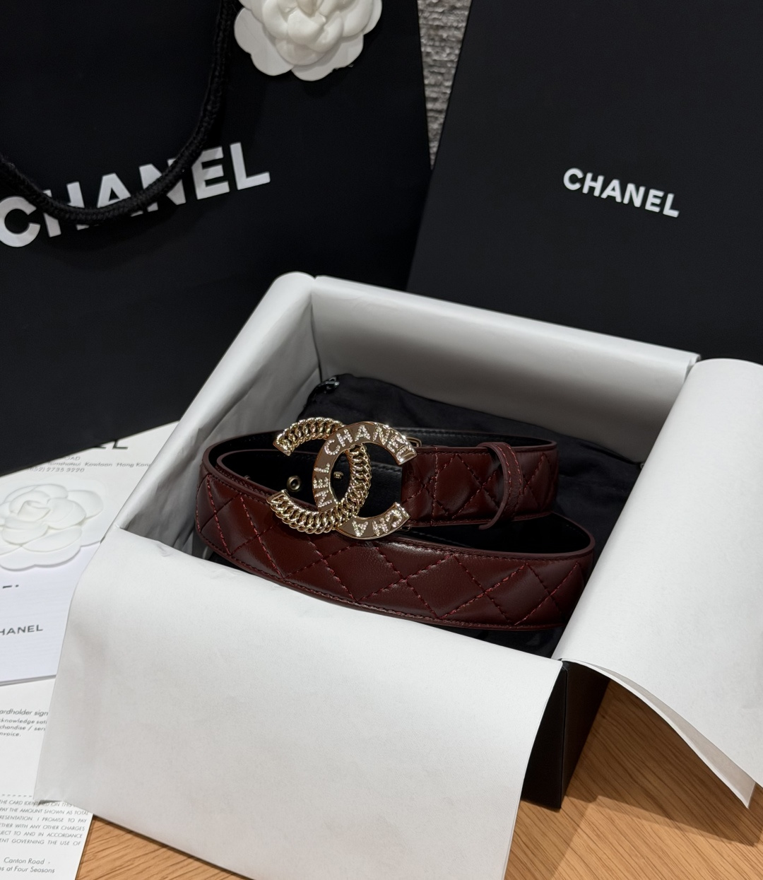 香家✨ Leather Belt 30mm皮质腰带 进口胎羊皮与金属。热门菱格绗缝小牛皮,标志性双C扣,裙装裤装都适配。 香家✨ Leather Belt 30mm皮质腰带 进口胎羊皮与金属。热门菱格绗缝小牛皮,标志性双C扣,裙装裤装都适配。