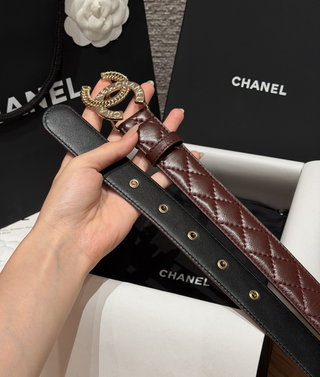 香家✨ Leather Belt 30mm皮质腰带 进口胎羊皮与金属。热门菱格绗缝小牛皮,标志性双C扣,裙装裤装都适配。 香家✨ Leather Belt 30mm皮质腰带 进口胎羊皮与金属。热门菱格绗缝小牛皮,标志性双C扣,裙装裤装都适配。