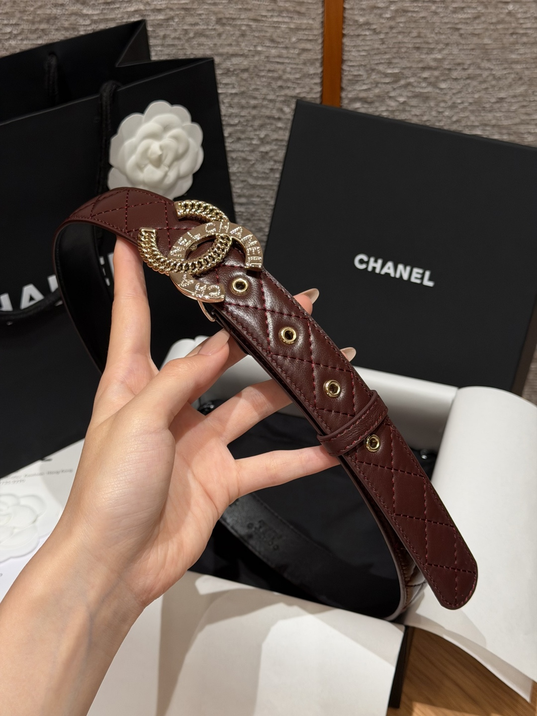 香家✨ Leather Belt 30mm皮质腰带 进口胎羊皮与金属。热门菱格绗缝小牛皮,标志性双C扣,裙装裤装都适配。 香家✨ Leather Belt 30mm皮质腰带 进口胎羊皮与金属。热门菱格绗缝小牛皮,标志性双C扣,裙装裤装都适配。