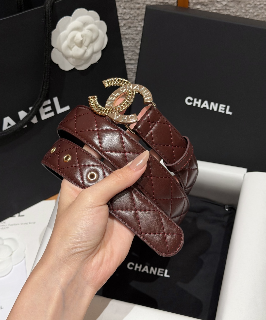 香家✨ Leather Belt 30mm皮质腰带 进口胎羊皮与金属。热门菱格绗缝小牛皮,标志性双C扣,裙装裤装都适配。 香家✨ Leather Belt 30mm皮质腰带 进口胎羊皮与金属。热门菱格绗缝小牛皮,标志性双C扣,裙装裤装都适配。