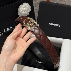 香家✨ Leather Belt 30mm皮质腰带 进口胎羊皮与金属。热门菱格绗缝小牛皮,标志性双C扣,裙装裤装都适配。 香家✨ Leather Belt 30mm皮质腰带 进口胎羊皮与金属。热门菱格绗缝小牛皮,标志性双C扣,裙装裤装都适配。