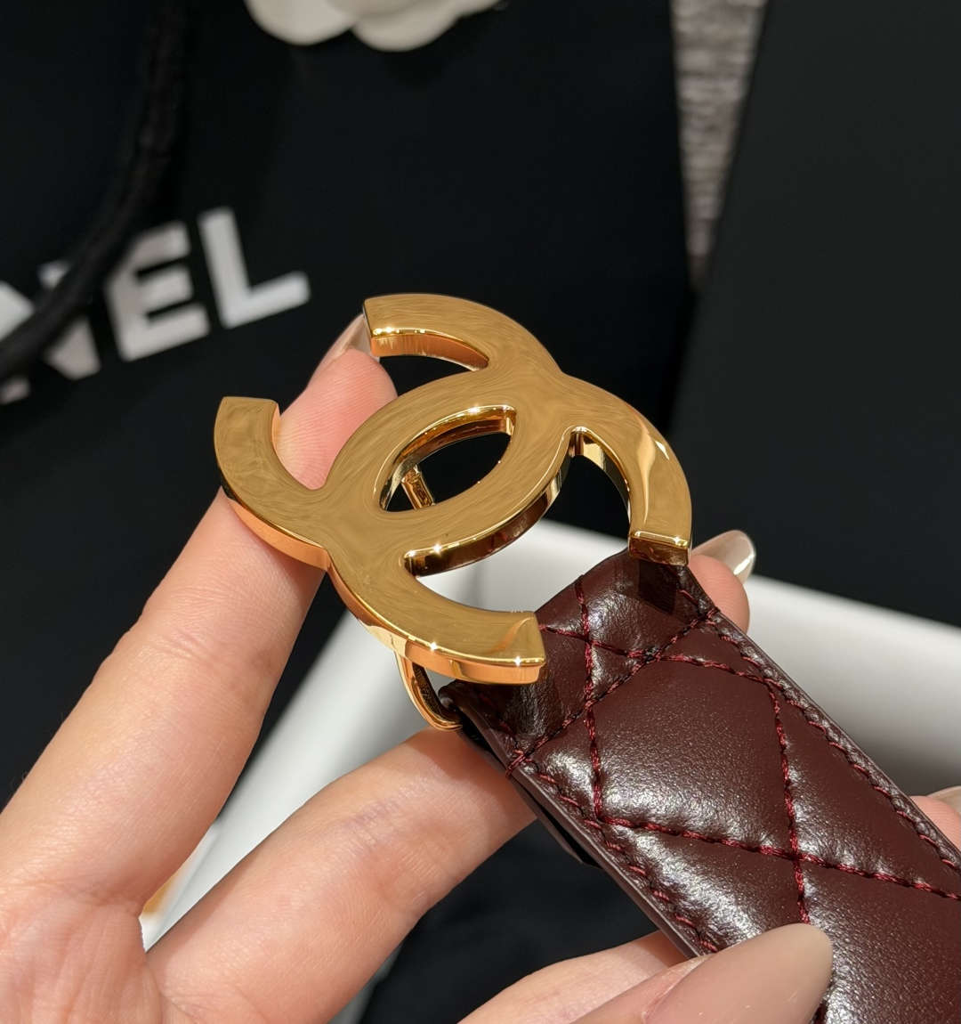 香家✨ Leather Belt 30mm皮质腰带 进口胎羊皮与金属。热门菱格绗缝小牛皮,标志性双C扣,裙装裤装都适配。 香家✨ Leather Belt 30mm皮质腰带 进口胎羊皮与金属。热门菱格绗缝小牛皮,标志性双C扣,裙装裤装都适配。