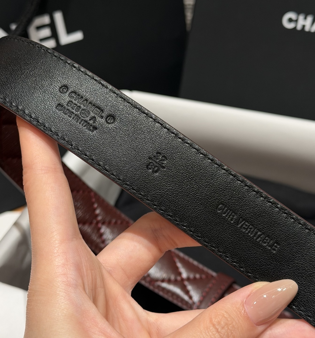 香家✨ Leather Belt 30mm皮质腰带 进口胎羊皮与金属。热门菱格绗缝小牛皮,标志性双C扣,裙装裤装都适配。 香家✨ Leather Belt 30mm皮质腰带 进口胎羊皮与金属。热门菱格绗缝小牛皮,标志性双C扣,裙装裤装都适配。
