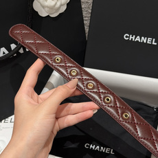 香家✨ Leather Belt 30mm皮质腰带 进口胎羊皮与金属。热门菱格绗缝小牛皮,标志性双C扣,裙装裤装都适配。 香家✨ Leather Belt 30mm皮质腰带 进口胎羊皮与金属。热门菱格绗缝小牛皮,标志性双C扣,裙装裤装都适配。