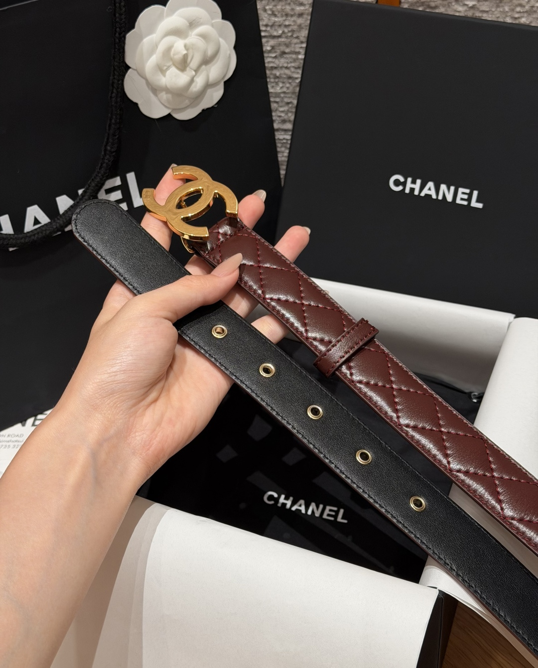 香家✨ Leather Belt 30mm皮质腰带 进口胎羊皮与金属。热门菱格绗缝小牛皮,标志性双C扣,裙装裤装都适配。 香家✨ Leather Belt 30mm皮质腰带 进口胎羊皮与金属。热门菱格绗缝小牛皮,标志性双C扣,裙装裤装都适配。