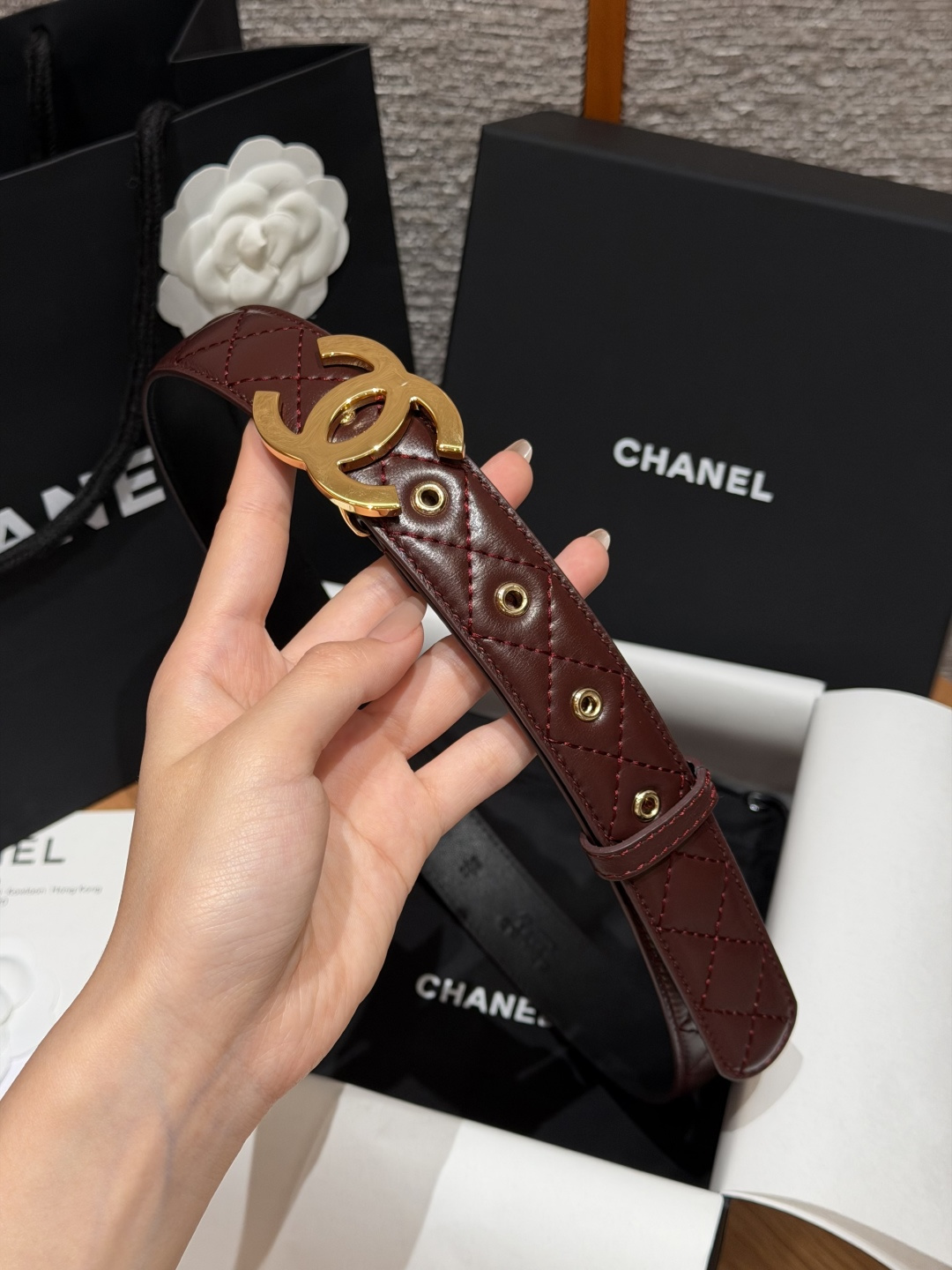 香家✨ Leather Belt 30mm皮质腰带 进口胎羊皮与金属。热门菱格绗缝小牛皮,标志性双C扣,裙装裤装都适配。 香家✨ Leather Belt 30mm皮质腰带 进口胎羊皮与金属。热门菱格绗缝小牛皮,标志性双C扣,裙装裤装都适配。