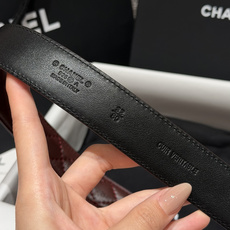 香家✨ Leather Belt 30mm皮质腰带 进口胎羊皮与金属。热门菱格绗缝小牛皮,标志性双C扣,裙装裤装都适配。 香家✨ Leather Belt 30mm皮质腰带 进口胎羊皮与金属。热门菱格绗缝小牛皮,标志性双C扣,裙装裤装都适配。