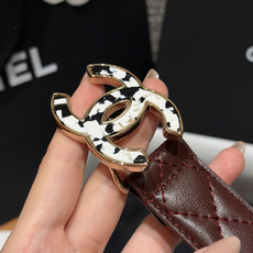 香家✨ Leather Belt 30mm皮质腰带 进口胎羊皮与金属。热门菱格绗缝小牛皮,标志性双C扣,裙装裤装都适配。 香家✨ Leather Belt 30mm皮质腰带 进口胎羊皮与金属。热门菱格绗缝小牛皮,标志性双C扣,裙装裤装都适配。