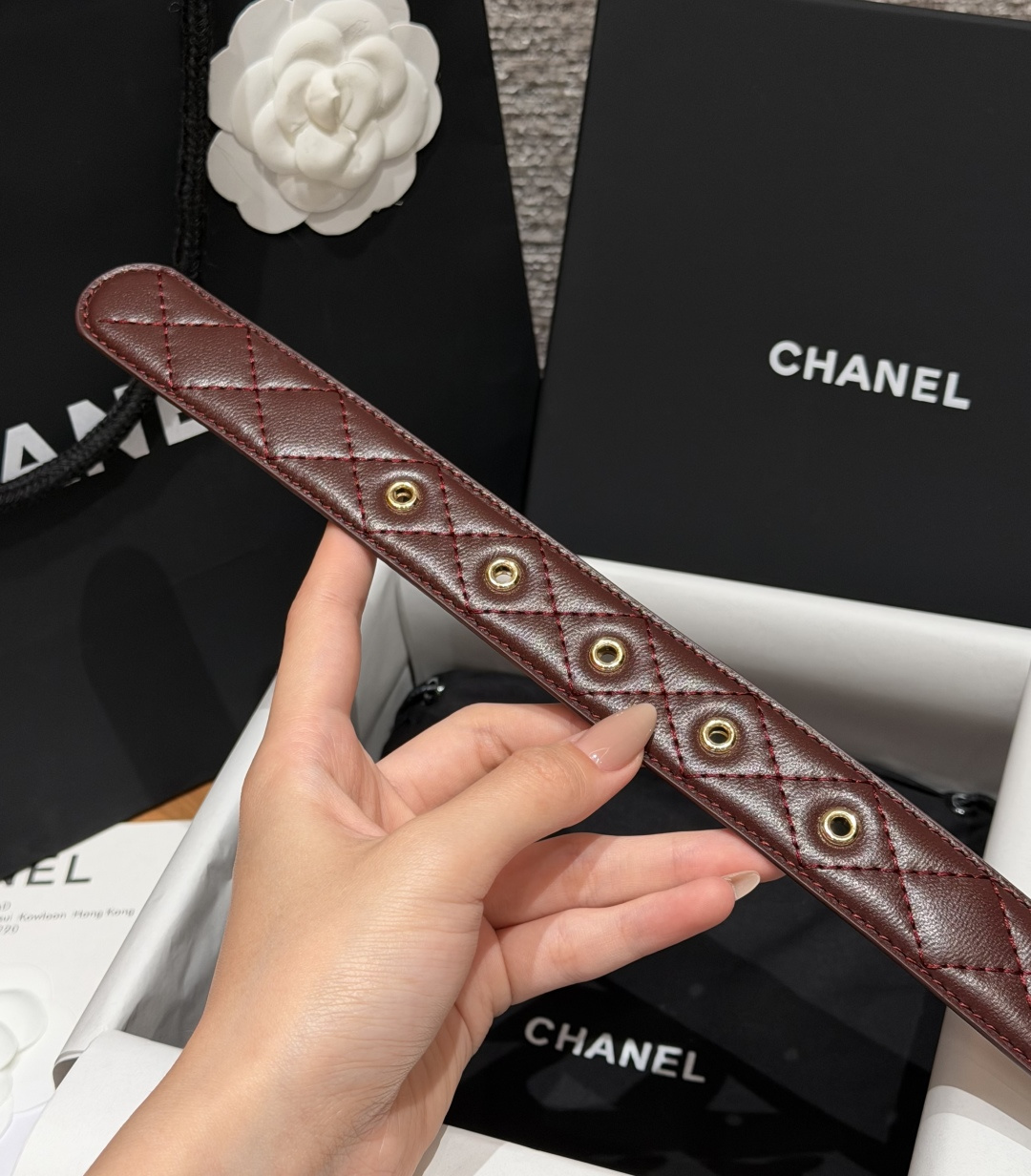 香家✨ Leather Belt 30mm皮质腰带 进口胎羊皮与金属。热门菱格绗缝小牛皮,标志性双C扣,裙装裤装都适配。 香家✨ Leather Belt 30mm皮质腰带 进口胎羊皮与金属。热门菱格绗缝小牛皮,标志性双C扣,裙装裤装都适配。