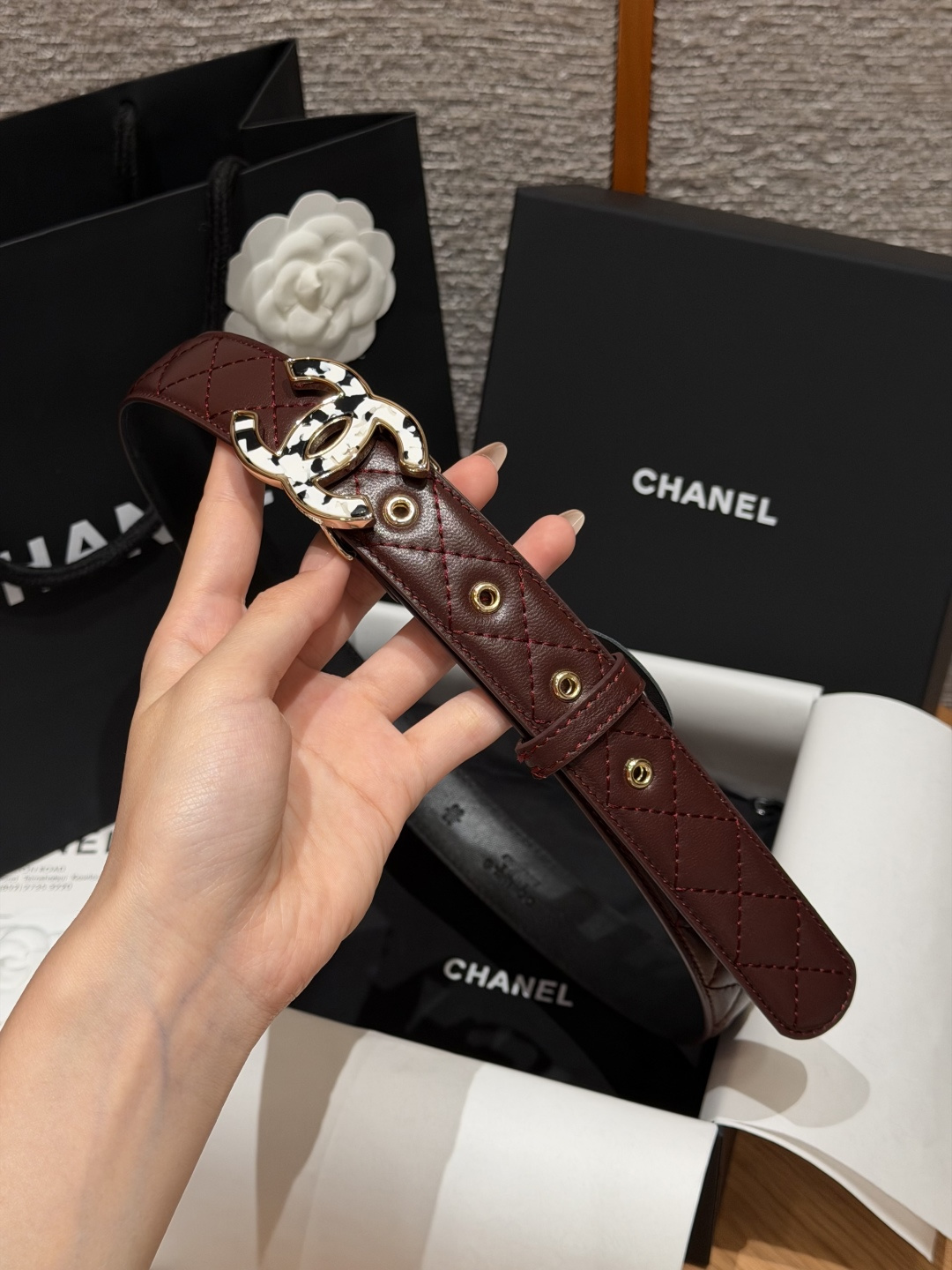 香家✨ Leather Belt 30mm皮质腰带 进口胎羊皮与金属。热门菱格绗缝小牛皮,标志性双C扣,裙装裤装都适配。 香家✨ Leather Belt 30mm皮质腰带 进口胎羊皮与金属。热门菱格绗缝小牛皮,标志性双C扣,裙装裤装都适配。