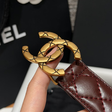 香家✨ Leather Belt 30mm皮质腰带 进口胎羊皮与金属。热门菱格绗缝小牛皮,标志性双C扣,裙装裤装都适配。 香家✨ Leather Belt 30mm皮质腰带 进口胎羊皮与金属。热门菱格绗缝小牛皮,标志性双C扣,裙装裤装都适配。