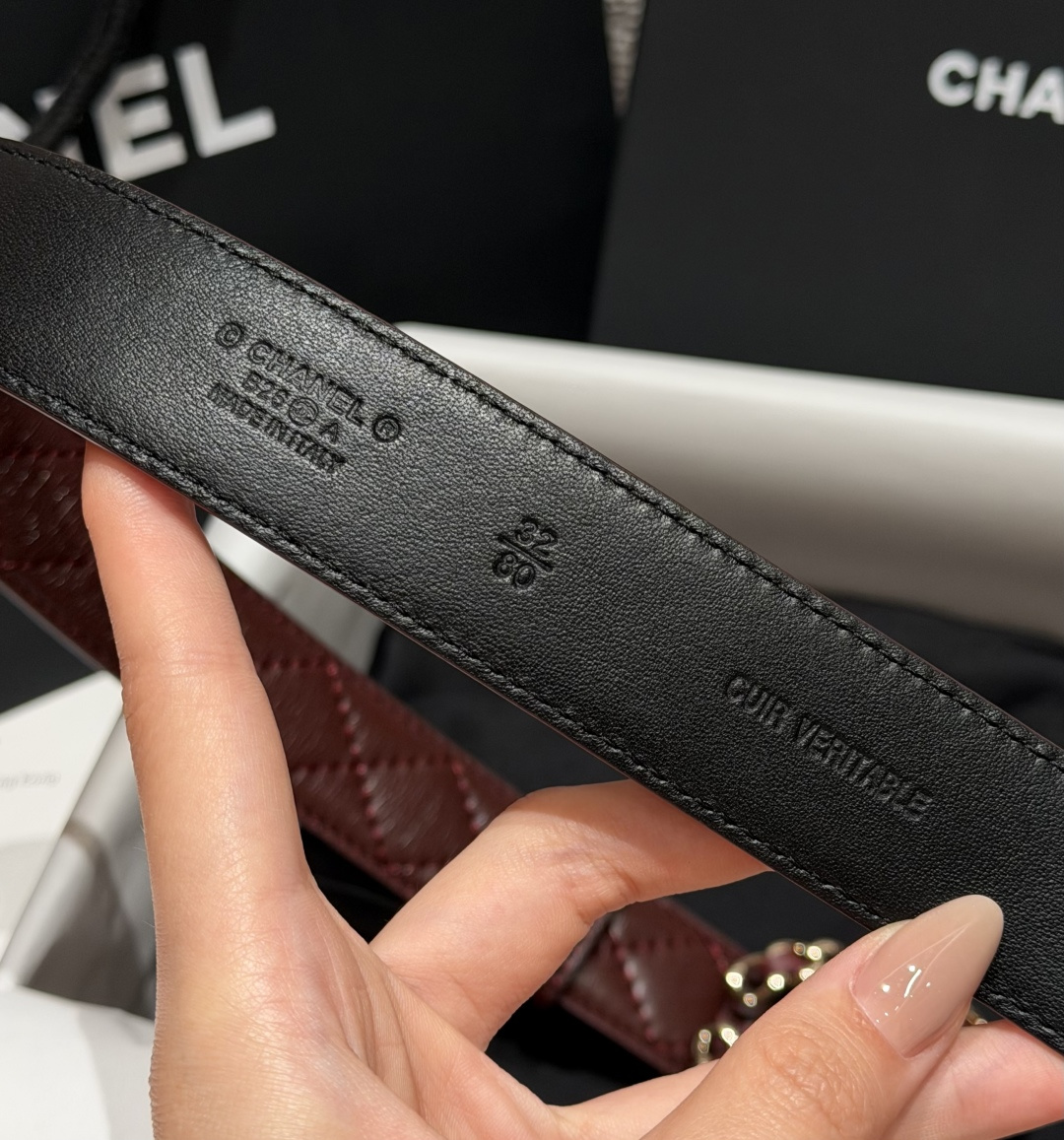 香家✨ Leather Belt 30mm皮质腰带 进口胎羊皮与金属。热门菱格绗缝小牛皮，标志性双C扣，裙装裤装都适配。
