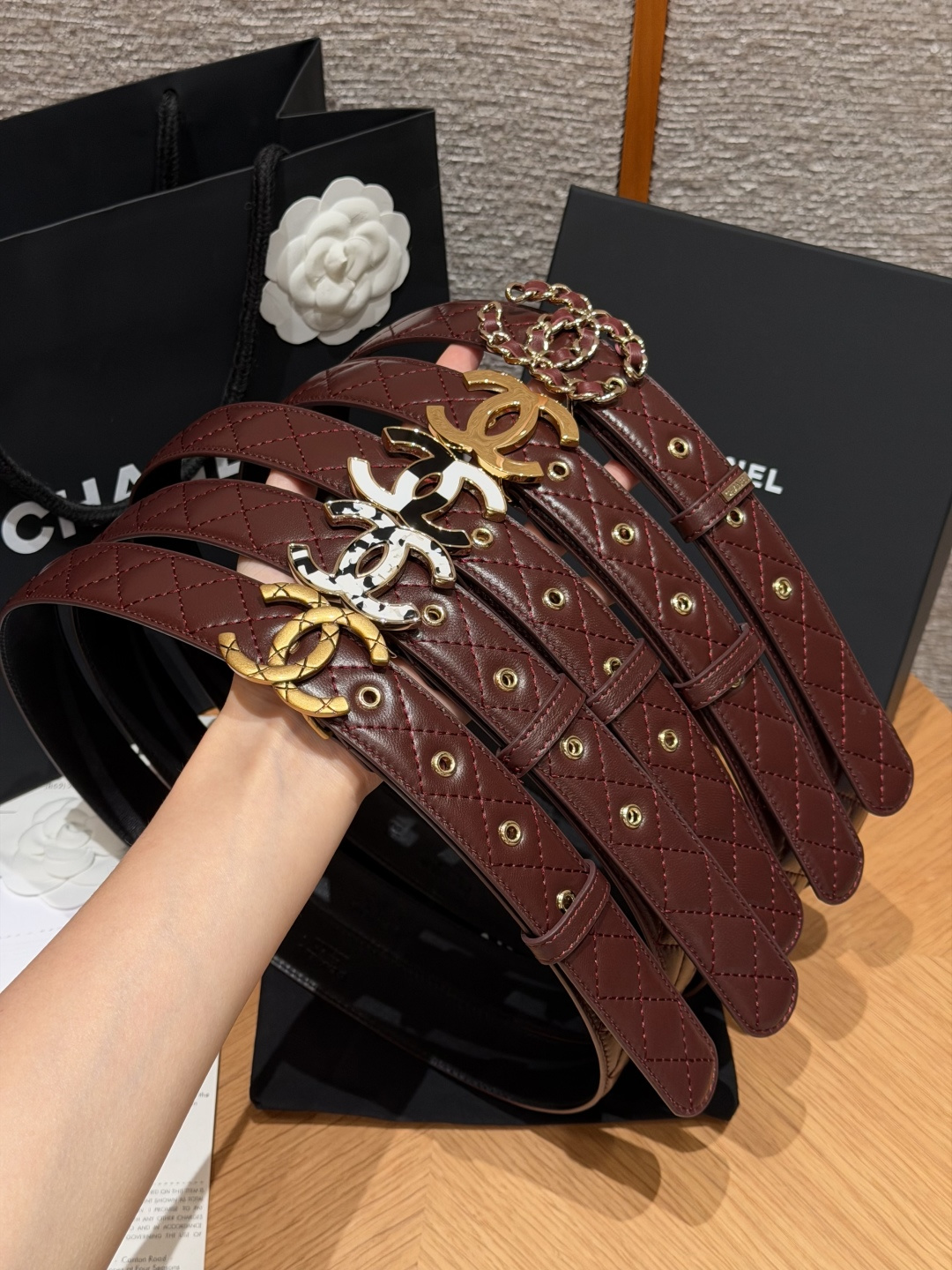 🥳集合对比图 香家✨ Leather Belt 30mm皮质腰带 进口胎羊皮与金属。热门菱格绗缝小牛皮,标志性双C扣,裙 🥳集合对比图 香家✨ Leather Belt 30mm皮质腰带 进口胎羊皮与金属。热门菱格绗缝小牛皮,标志性双C扣,裙