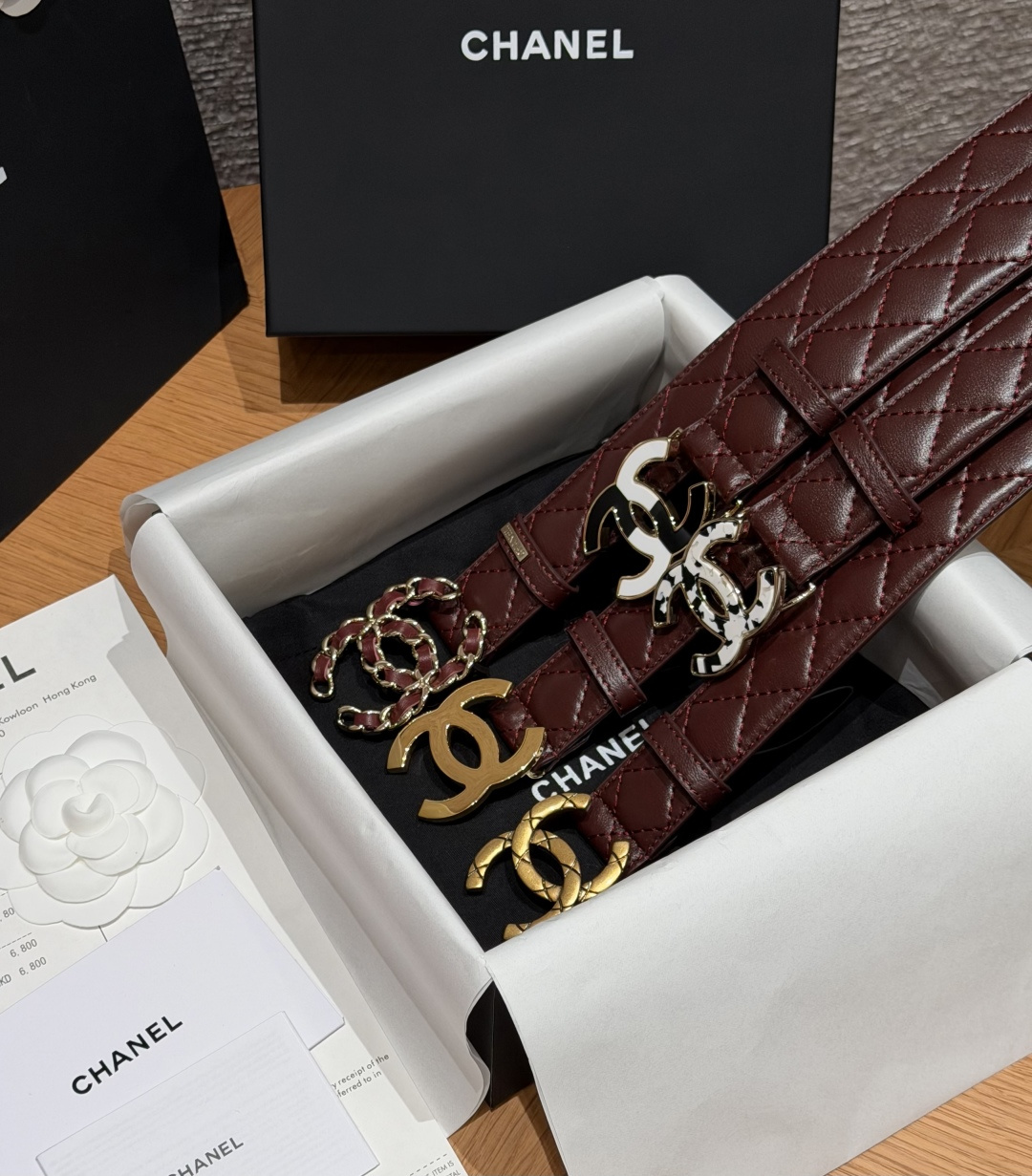 🥳集合对比图 香家✨ Leather Belt 30mm皮质腰带 进口胎羊皮与金属。热门菱格绗缝小牛皮,标志性双C扣,裙 🥳集合对比图 香家✨ Leather Belt 30mm皮质腰带 进口胎羊皮与金属。热门菱格绗缝小牛皮,标志性双C扣,裙