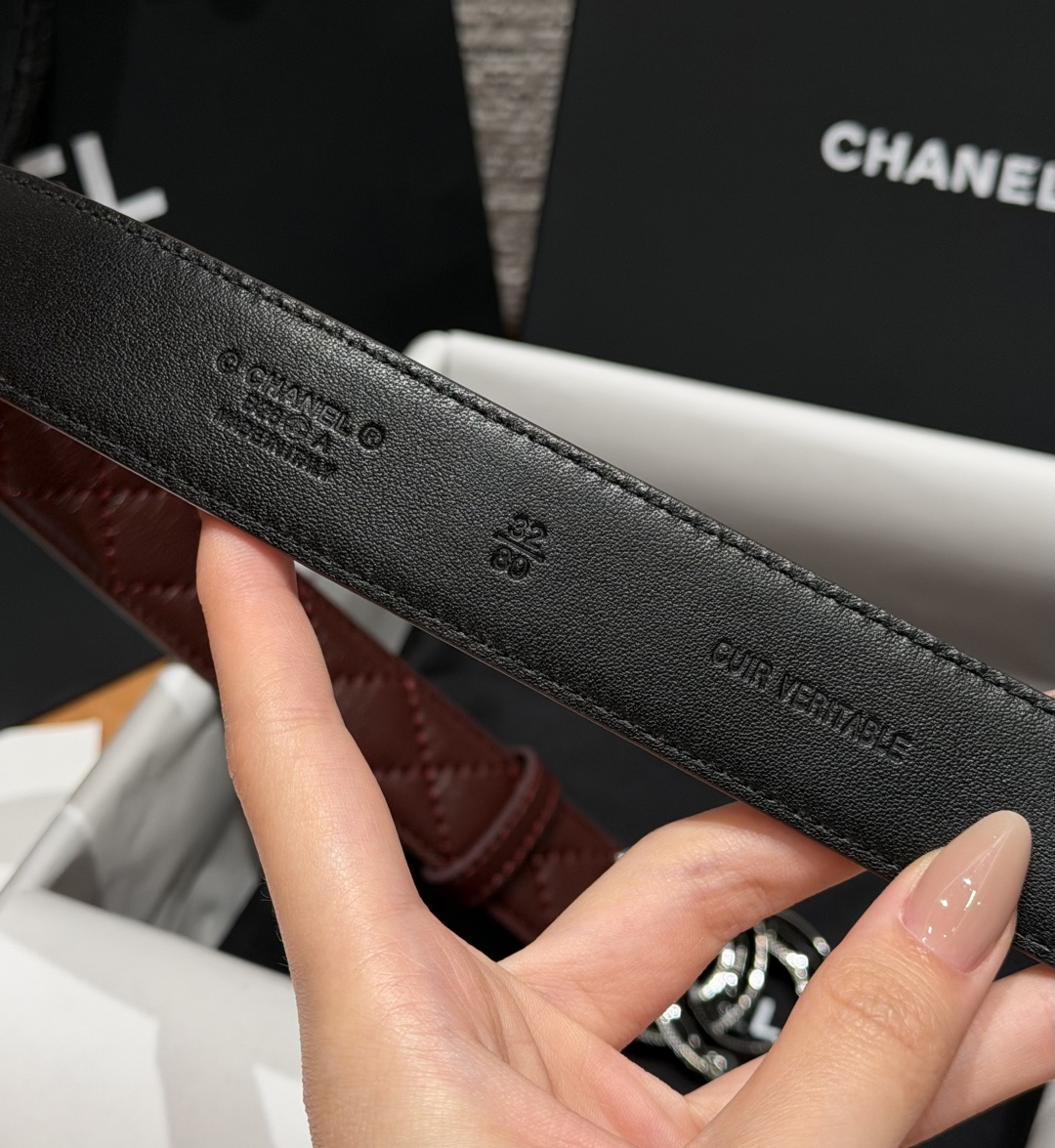 香家✨ Leather Belt 30mm皮质腰带 进口胎羊皮与金属。热门菱格绗缝小牛皮，标志性双C扣，裙装裤装都适配。