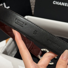 香家✨ Leather Belt 30mm皮质腰带 进口胎羊皮与金属。热门菱格绗缝小牛皮,标志性双C扣,裙装裤装都适配。 香家✨ Leather Belt 30mm皮质腰带 进口胎羊皮与金属。热门菱格绗缝小牛皮,标志性双C扣,裙装裤装都适配。