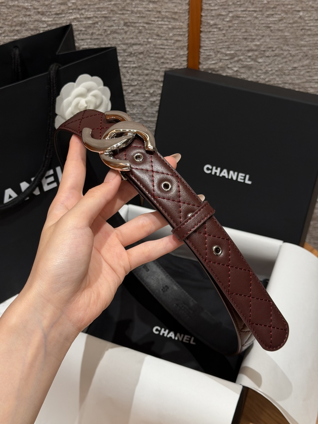 香家✨ Leather Belt 30mm皮质腰带 进口胎羊皮与金属。热门菱格绗缝小牛皮,标志性双C扣,裙装裤装都适配。 香家✨ Leather Belt 30mm皮质腰带 进口胎羊皮与金属。热门菱格绗缝小牛皮,标志性双C扣,裙装裤装都适配。
