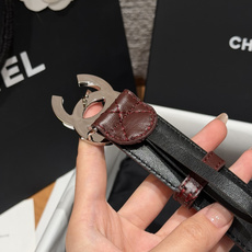 香家✨ Leather Belt 30mm皮质腰带 进口胎羊皮与金属。热门菱格绗缝小牛皮,标志性双C扣,裙装裤装都适配。 香家✨ Leather Belt 30mm皮质腰带 进口胎羊皮与金属。热门菱格绗缝小牛皮,标志性双C扣,裙装裤装都适配。