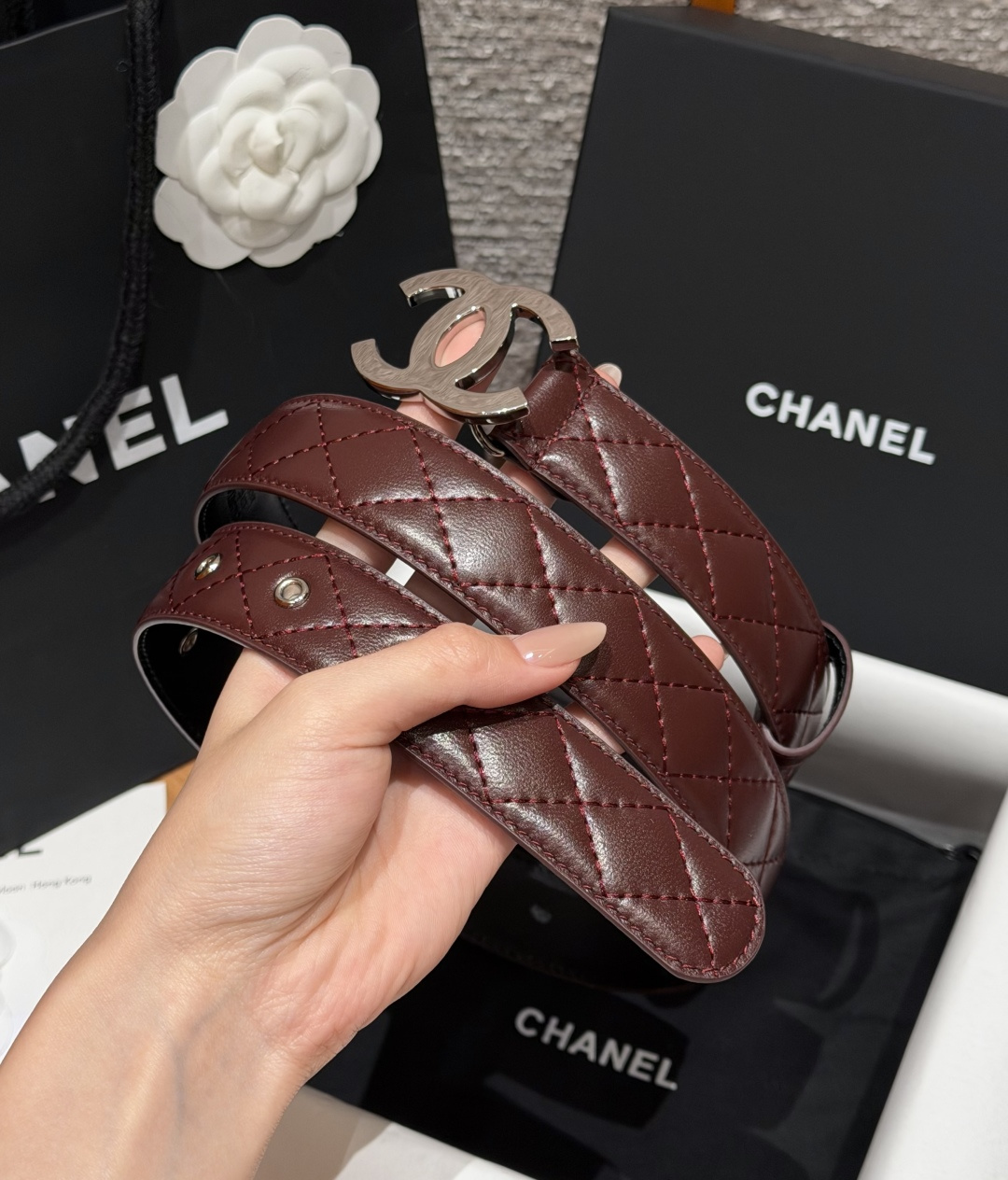 香家✨ Leather Belt 30mm皮质腰带 进口胎羊皮与金属。热门菱格绗缝小牛皮,标志性双C扣,裙装裤装都适配。 香家✨ Leather Belt 30mm皮质腰带 进口胎羊皮与金属。热门菱格绗缝小牛皮,标志性双C扣,裙装裤装都适配。
