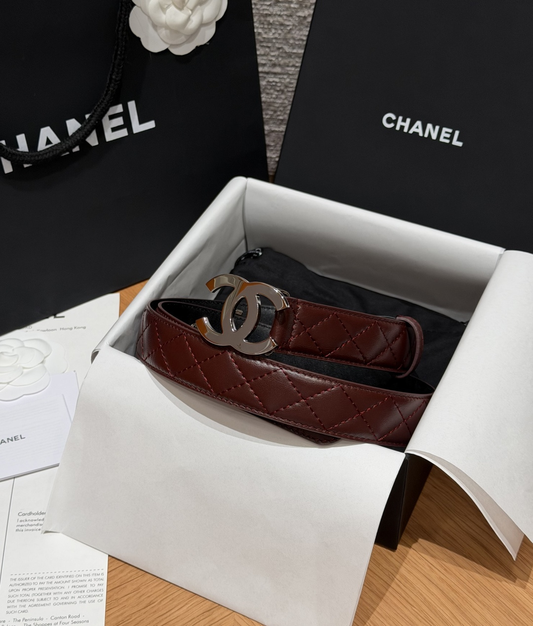 香家✨ Leather Belt 30mm皮质腰带 进口胎羊皮与金属。热门菱格绗缝小牛皮,标志性双C扣,裙装裤装都适配。 香家✨ Leather Belt 30mm皮质腰带 进口胎羊皮与金属。热门菱格绗缝小牛皮,标志性双C扣,裙装裤装都适配。