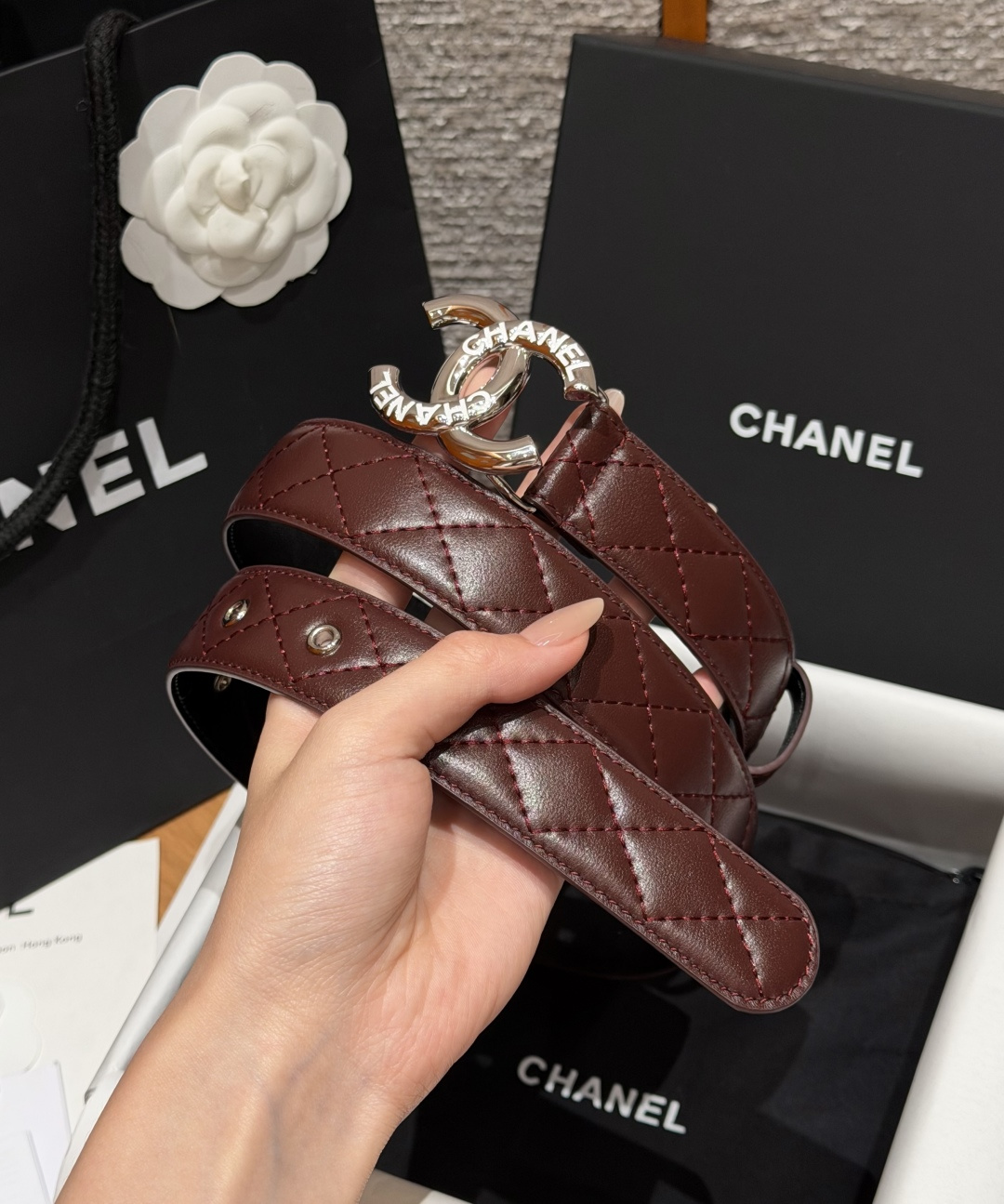 香家✨ Leather Belt 30mm皮质腰带 进口胎羊皮与金属。热门菱格绗缝小牛皮,标志性双C扣,裙装裤装都适配。 香家✨ Leather Belt 30mm皮质腰带 进口胎羊皮与金属。热门菱格绗缝小牛皮,标志性双C扣,裙装裤装都适配。