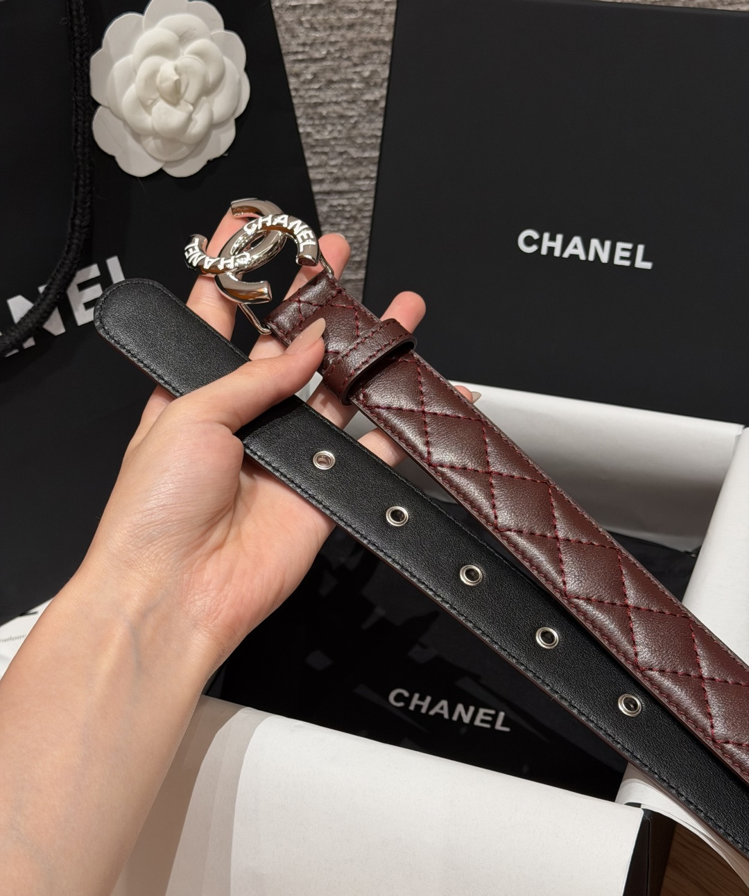 香家✨ Leather Belt 30mm皮质腰带 进口胎羊皮与金属。热门菱格绗缝小牛皮,标志性双C扣,裙装裤装都适配。 香家✨ Leather Belt 30mm皮质腰带 进口胎羊皮与金属。热门菱格绗缝小牛皮,标志性双C扣,裙装裤装都适配。