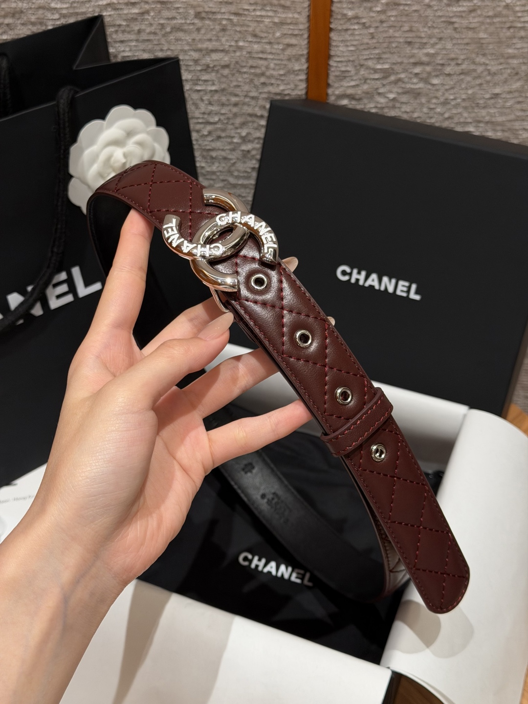 香家✨ Leather Belt 30mm皮质腰带 进口胎羊皮与金属。热门菱格绗缝小牛皮,标志性双C扣,裙装裤装都适配。 香家✨ Leather Belt 30mm皮质腰带 进口胎羊皮与金属。热门菱格绗缝小牛皮,标志性双C扣,裙装裤装都适配。